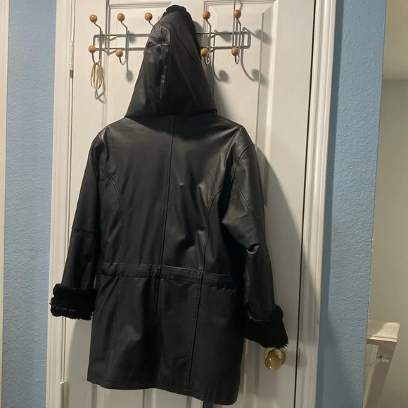 Reliable Source Fur-Lined 100% Leather Coat Size M - Picture 4 of 14